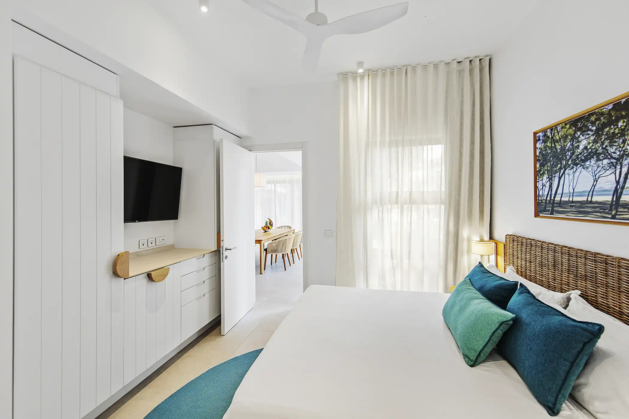 La-Pirogue-Residences_3-bedrooms-Apart-2100x1400-7bb55ec2-b8df-4e44-b3bb-5405cdc90857
